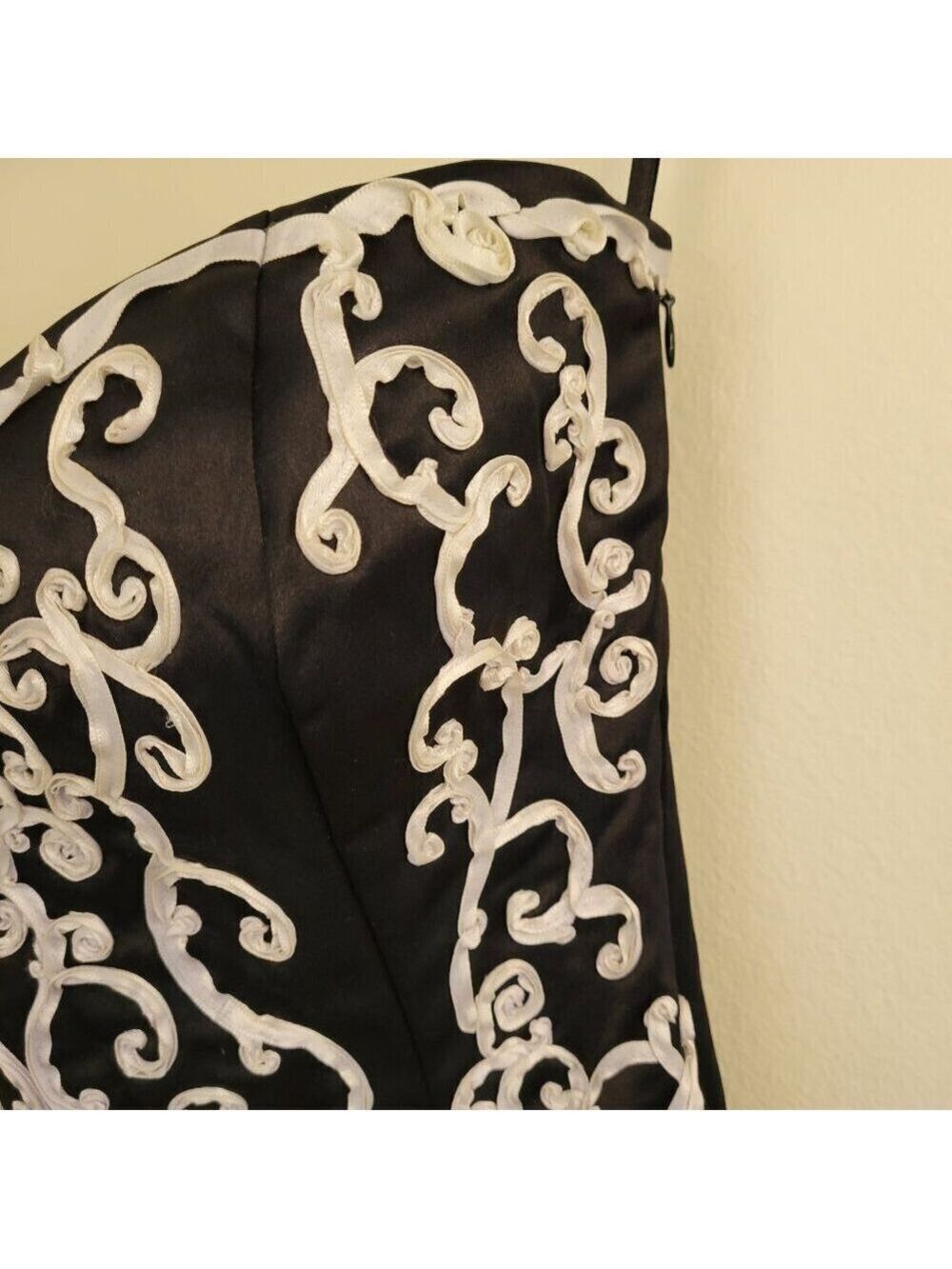 White House Black Market Black Strapless Dress Ribbon Detail Women's Size 0 - Picture 4 of 10